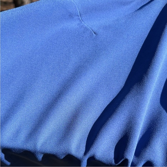 Nine West Woman’s Blue V-Neck Medium Tank Top Blouse - Picture 6 of 7